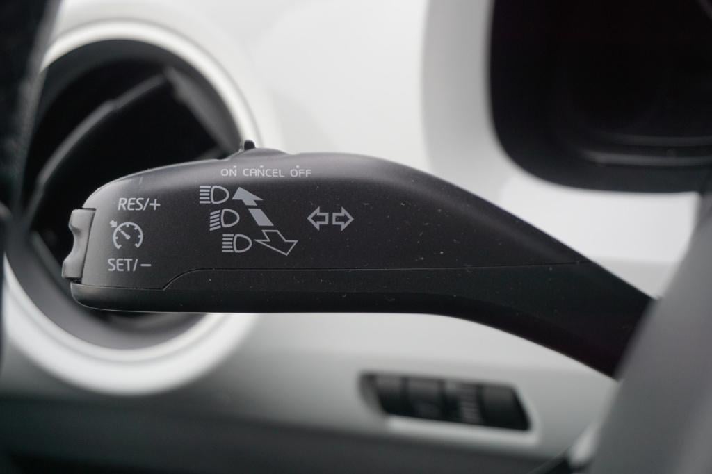 Volkswagen UP! 1.0 high up! bluemotion airco / navi / cruise / elektr. rame