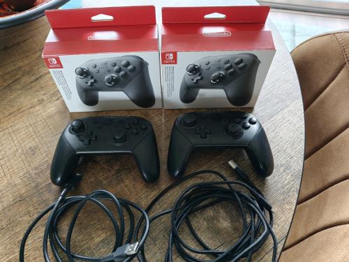 2 Nintendo pro controllers