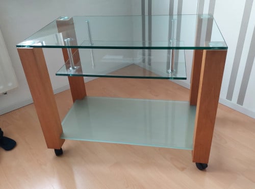 TV / audio  tafel. 62 hoog, 80 breed, 45 diep.