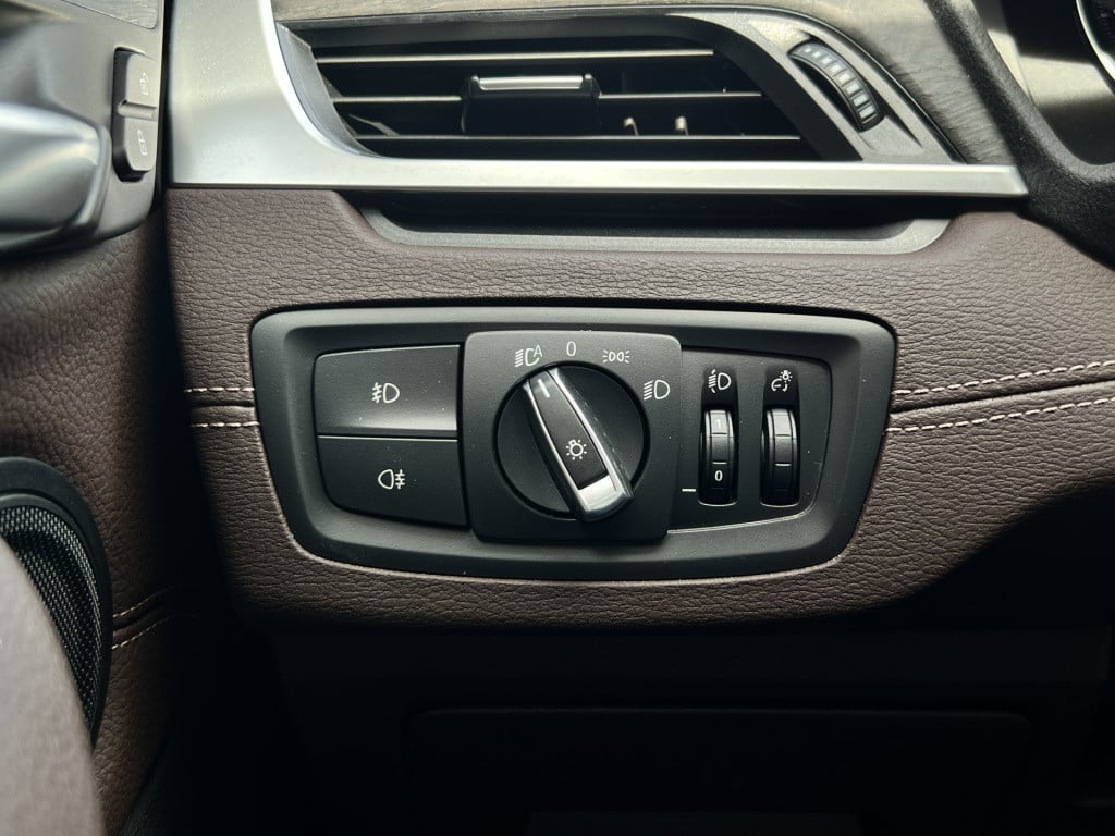 BMW X1 sdrive18i high executive - xline | leder | panorama | sportstoel | n