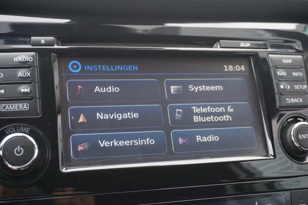 Nissan Qashqai 1.2 n-connecta airco / navi / camera / cruise / pano / trekh