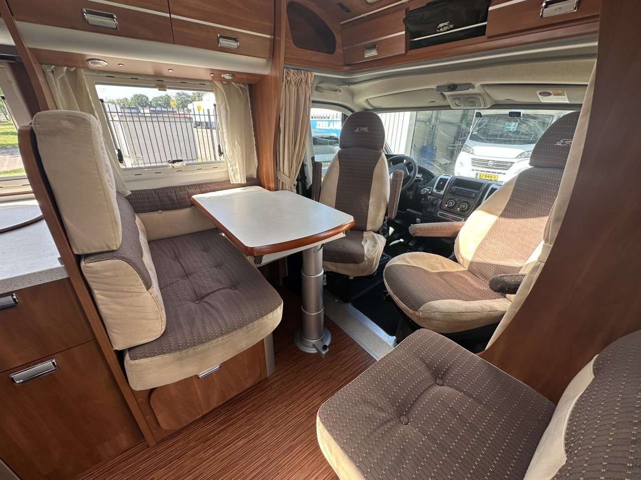 Ruime Laika Kreos 3012 – Half Integraal met Queensbed | Slechts 53.434 km