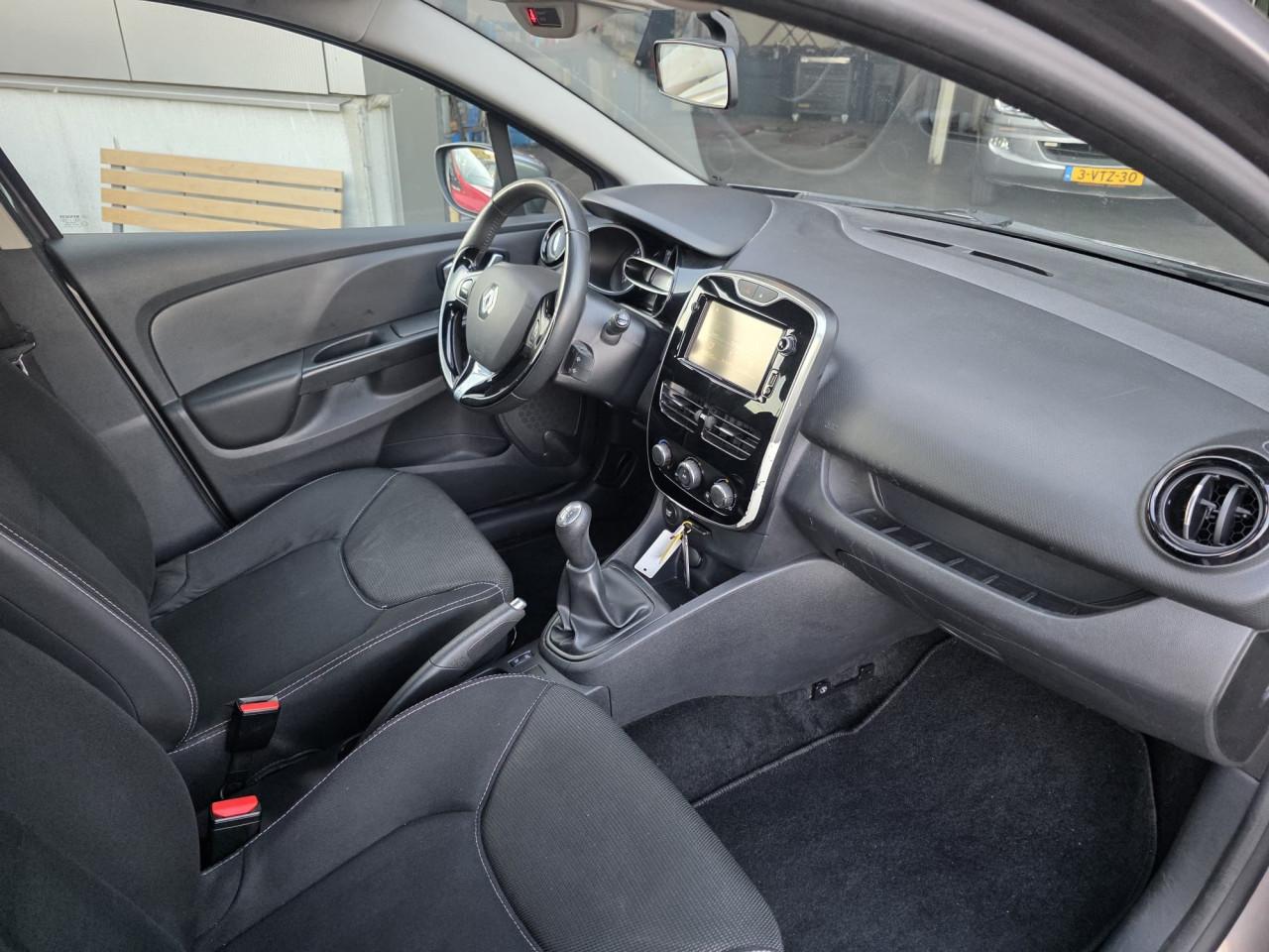 TE KOOP RENAULT CLIO ESTATE 1.2 16V COLLECTION EURO 6