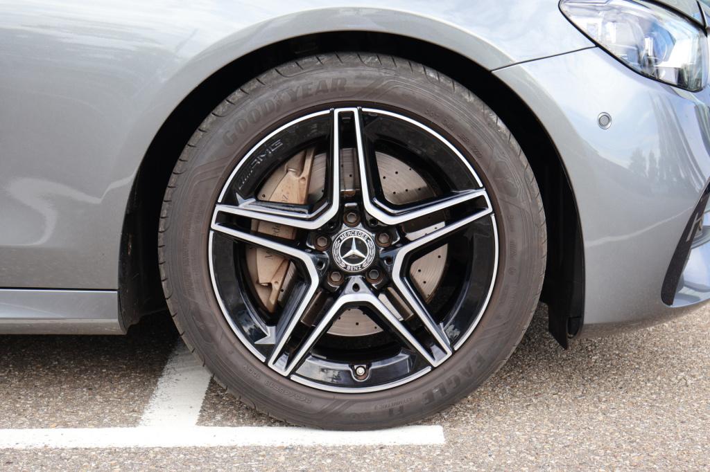 Mercedes-Benz E-Klasse 200 business solution amg l panoramadak l burmester 