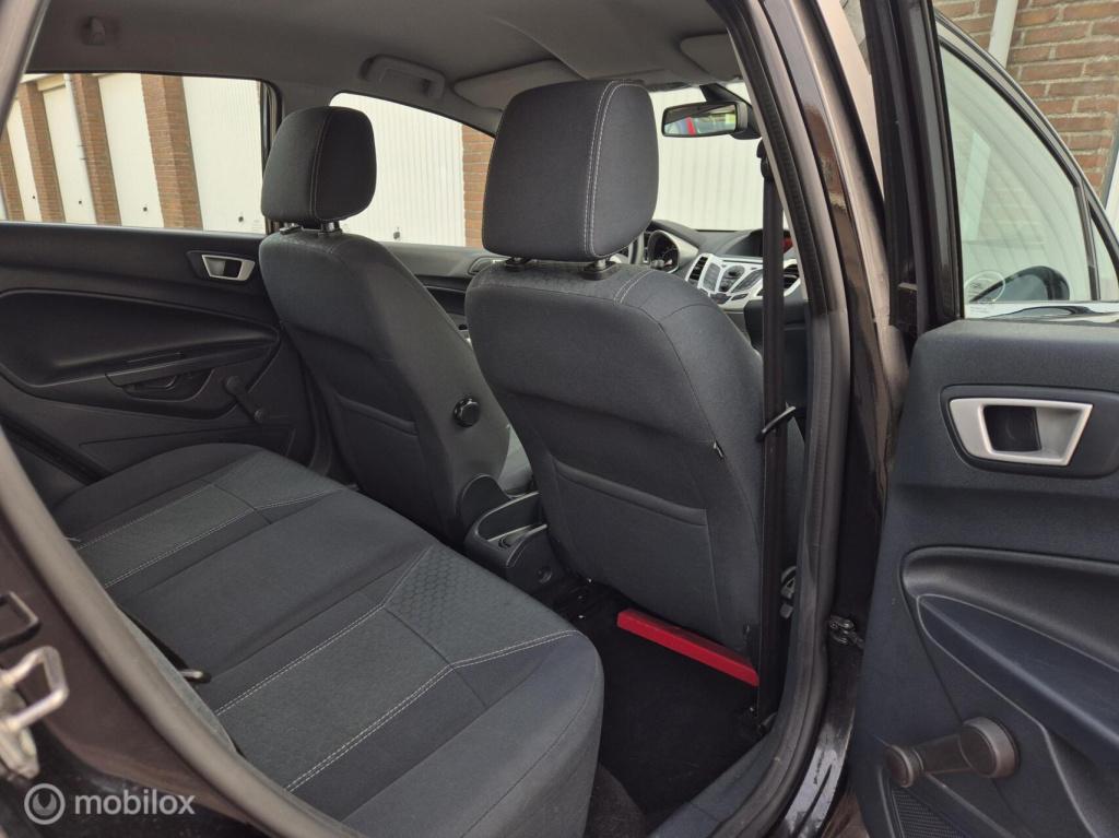 Ford Fiesta 1.25 titanium / dealeronderhouden / voorruitverwarming / stoelv