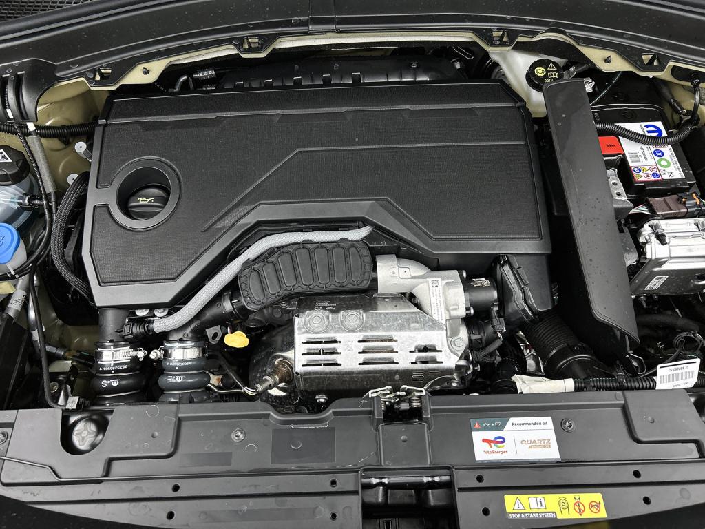 Citroen C3 Aircross hybrid 145pk automaat max 7 persoons | two tone | navig