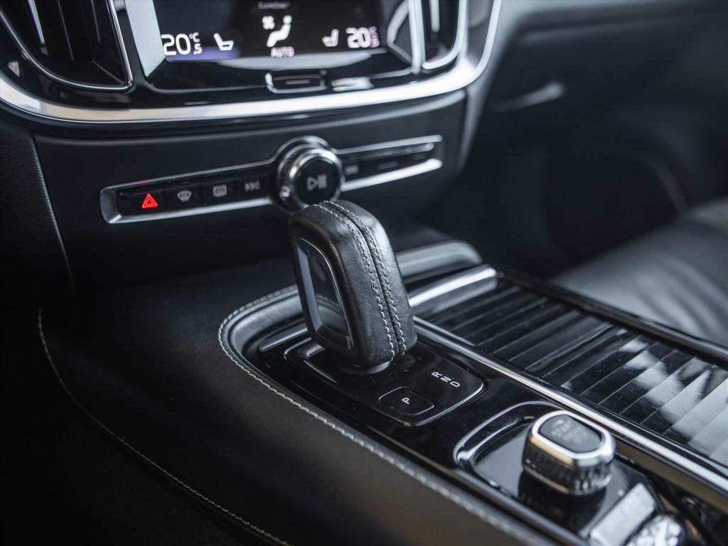 Volvo V60 t6 twin engine 340pk awd inscription automaat | panordamadak | ha