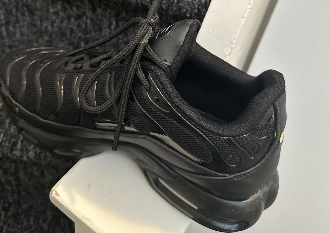 Nieuwe mooie zwarte sneakers maat 40