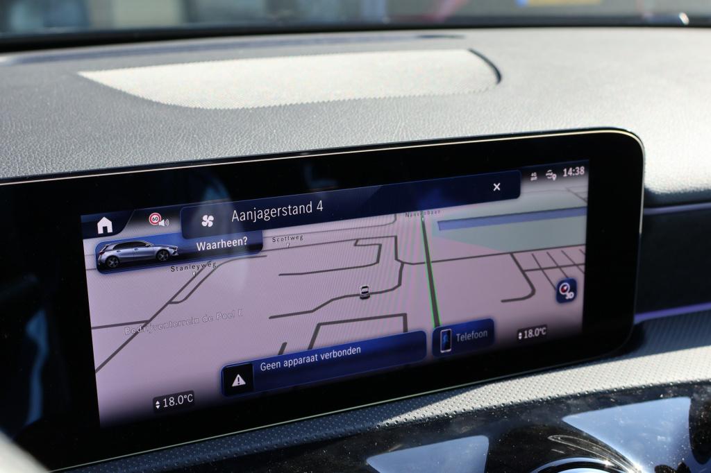 Mercedes-Benz A-Klasse 180 business solution amg i 2025 i panorama dak i mu