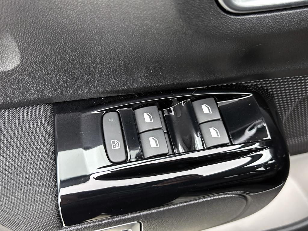 Citroen C3 110 pk shine | rijklaar | camera | navigatie | 17" lmv |