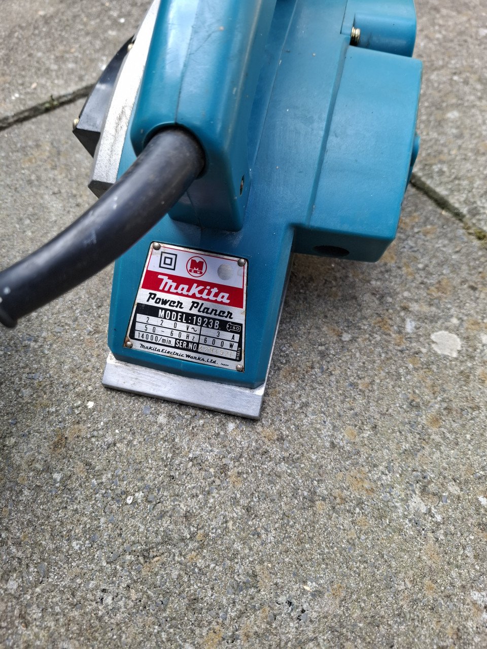 Makita power planer 1923 B. Schaafmachine.