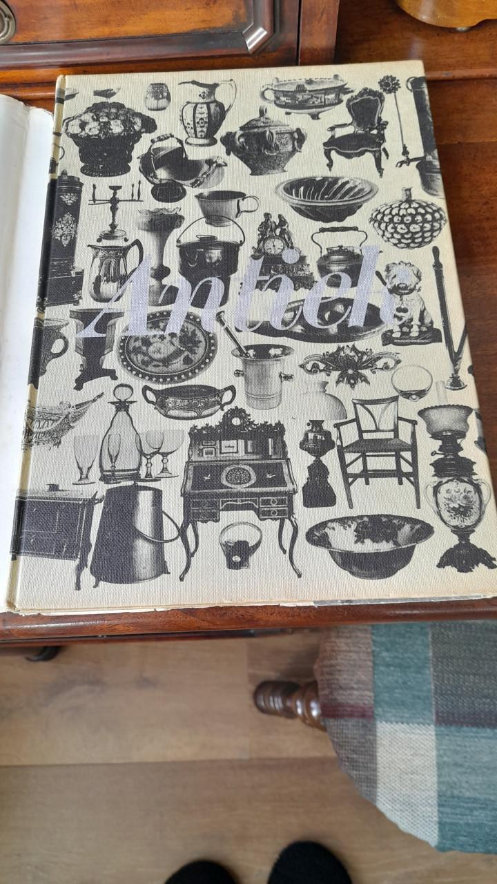 Boek  Antiek