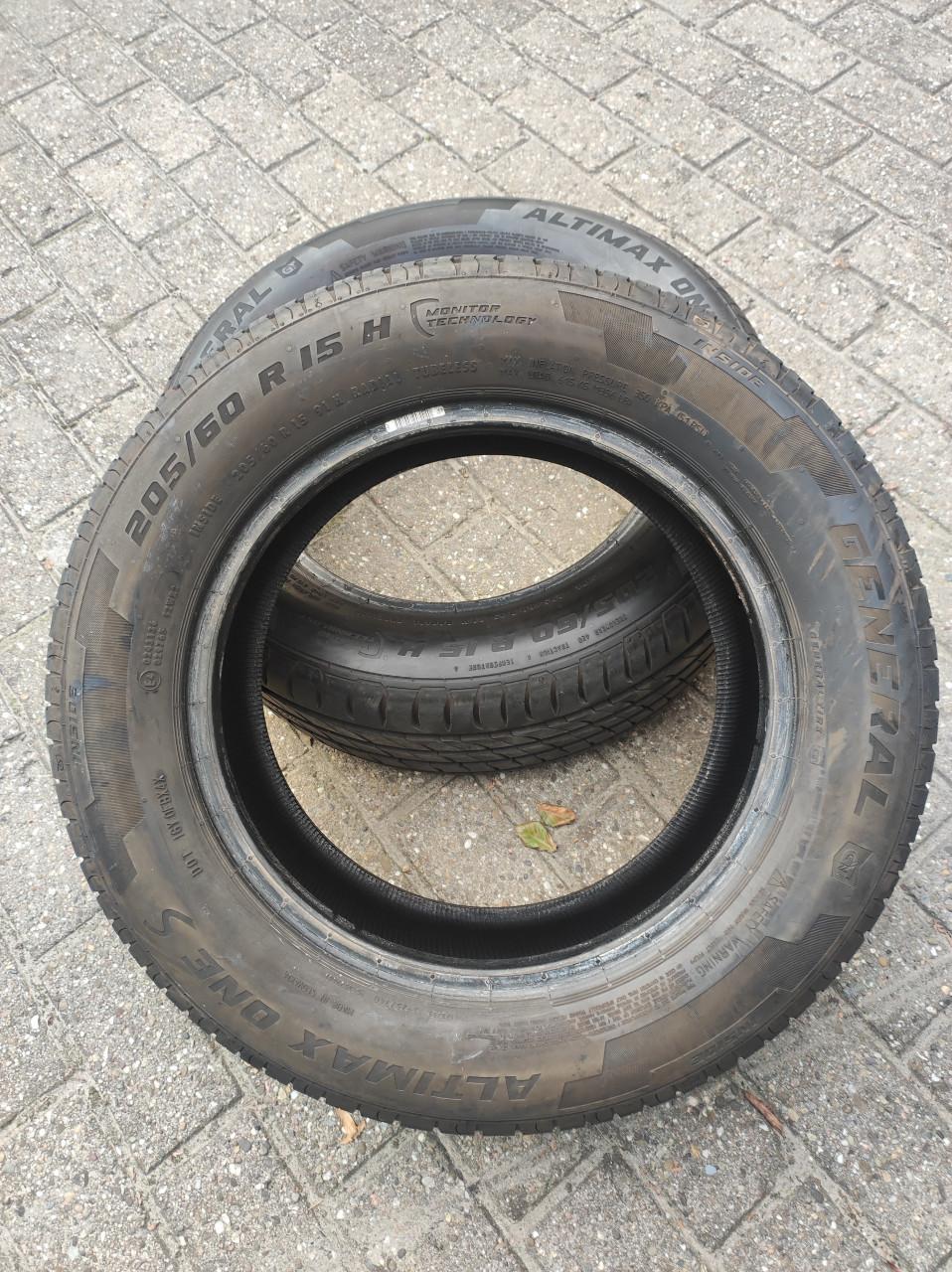 Twee stuks General Altimax One S zomerbanden 205/60 R15 91H