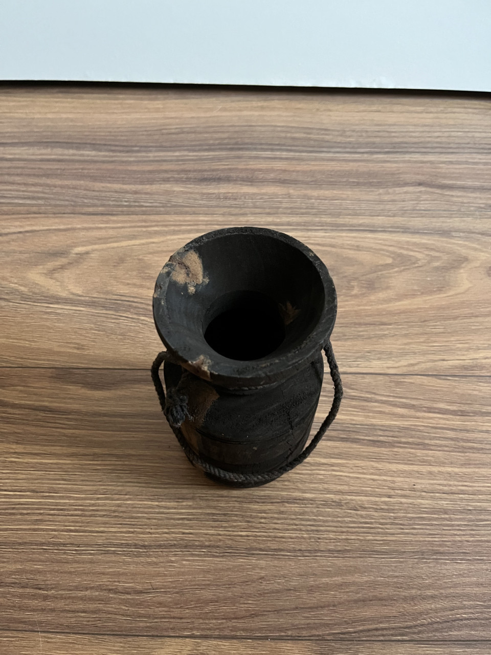 Nepalese pot met touw nr. 7