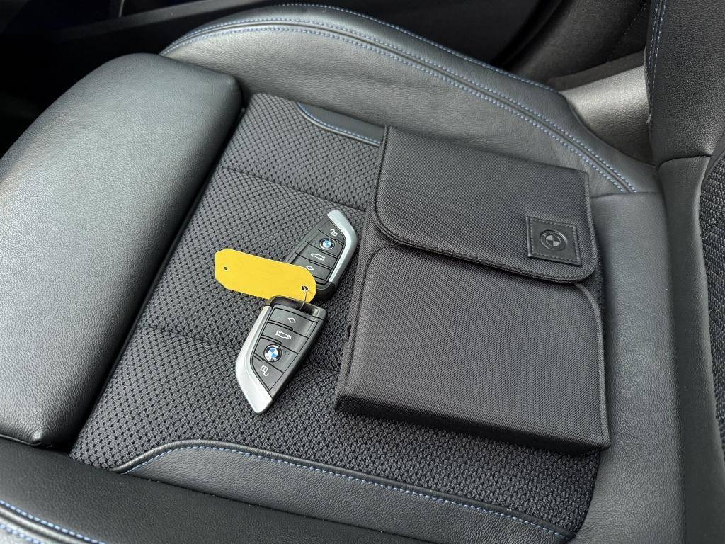 BMW X3 xdrive20i high executive // m-sport // pano // dealerondhouden /