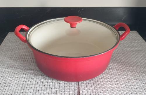 Rode zware gietijzeren braadpan met deksel, 29 cm doorsnede