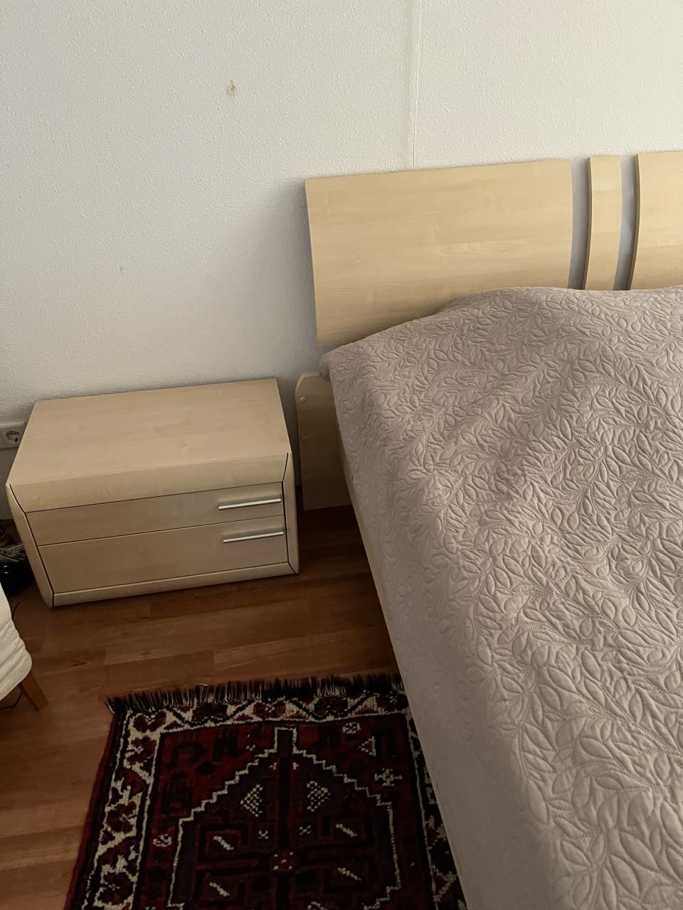 Te koop bed 140x200 + nachtkastjes+kast
