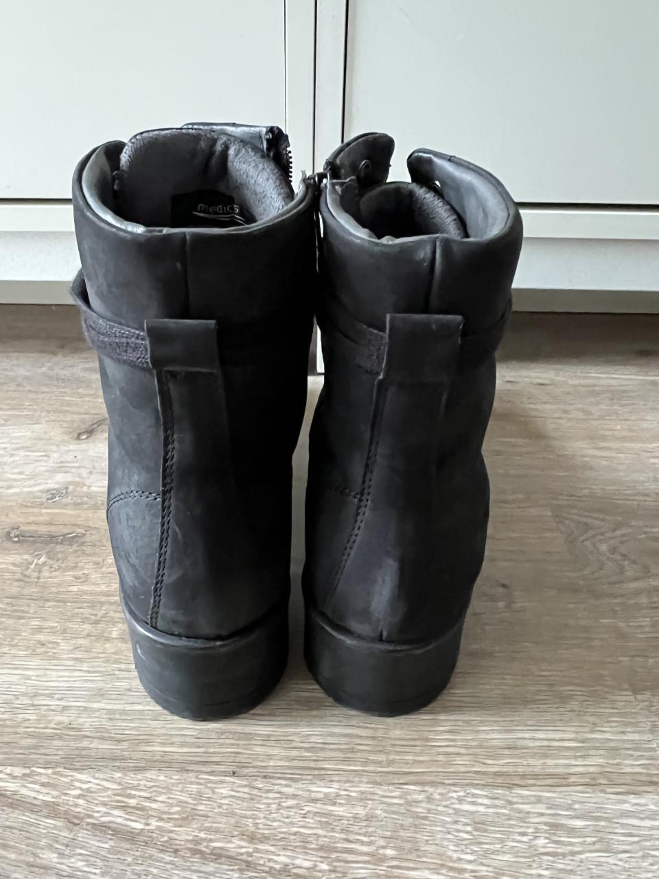 Zwarte laarsjes Medicus 42