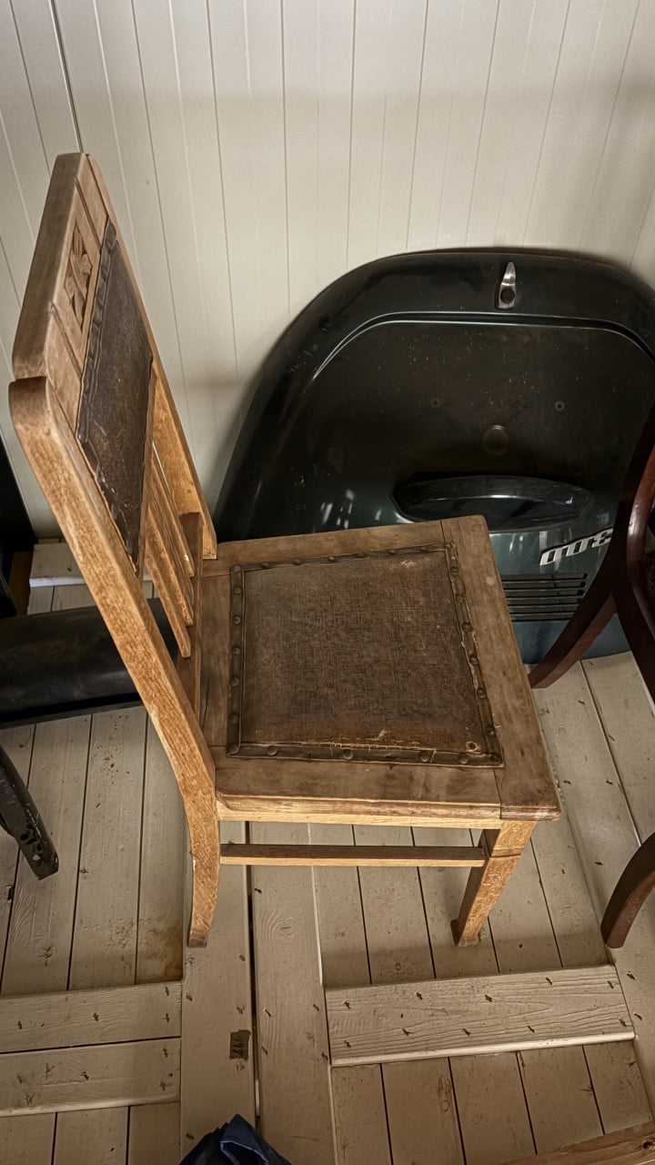 Antieke houten stoel