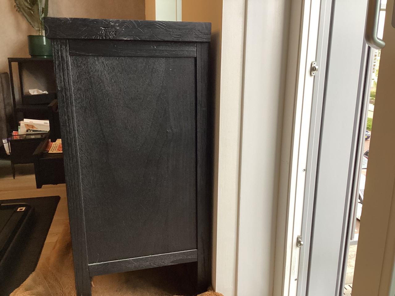 “PRONTO.” Zwart Mango Dressoir