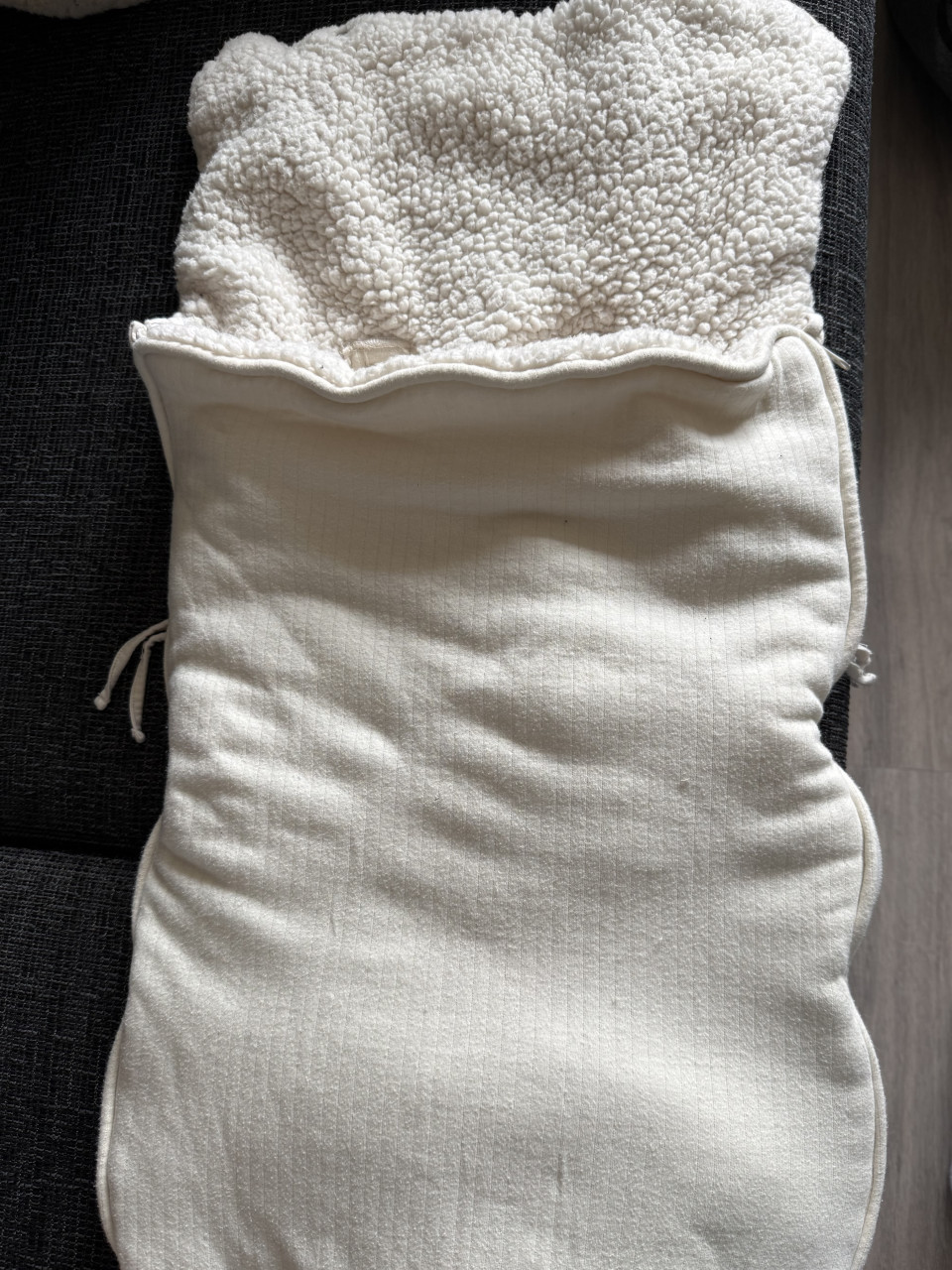 Nette voetenzak voor kindjes in Maxi Cosi. Geen plekken of beschadigingen.