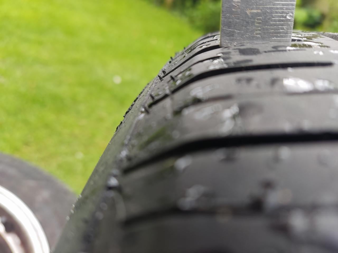 Nette 15 inch DEZENT velgen + zomerbanden (4x100) o.a. Nissan / Renault