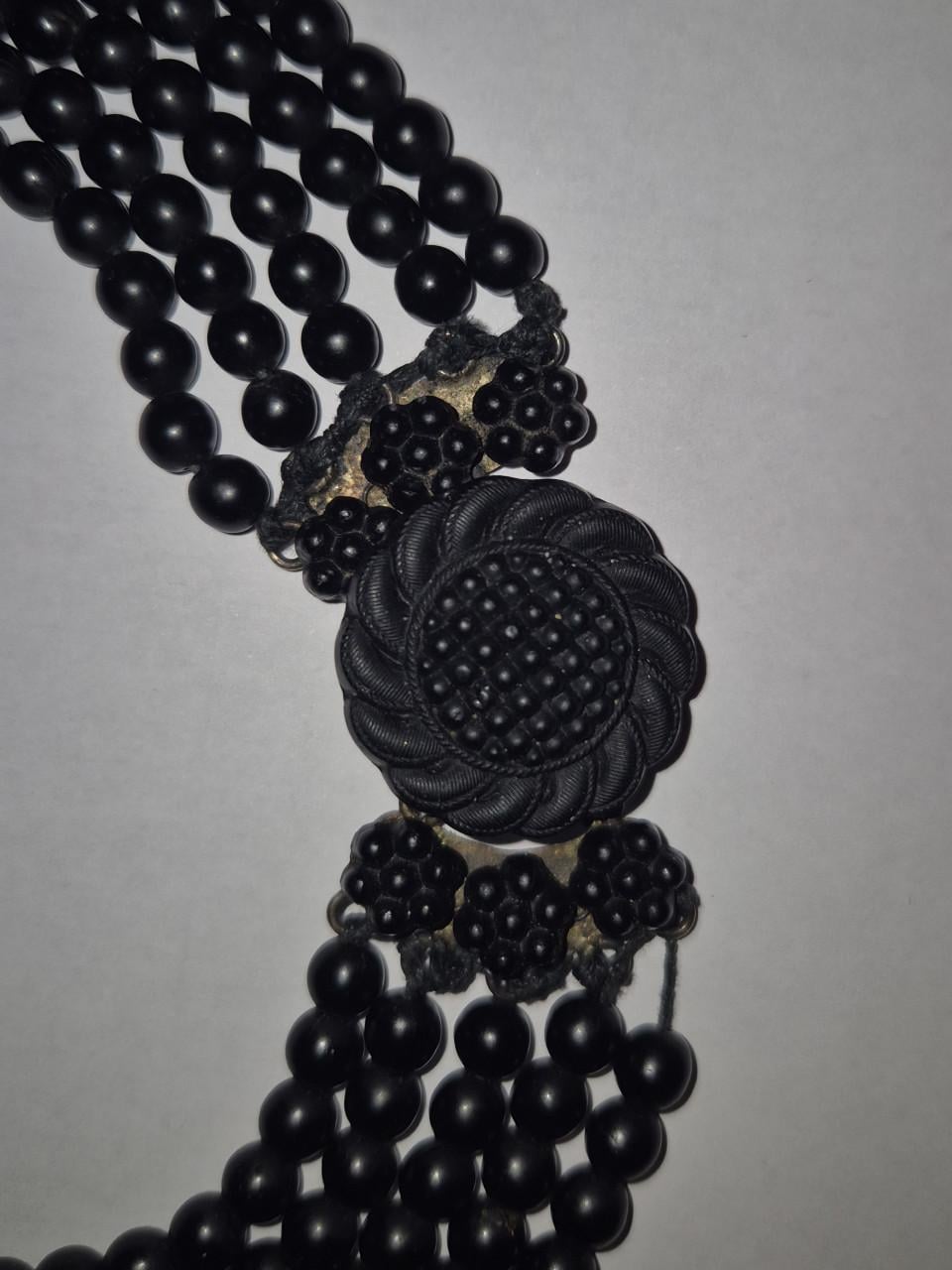 Rouwsnoer, zwarte kralen met mooi sluitstuk