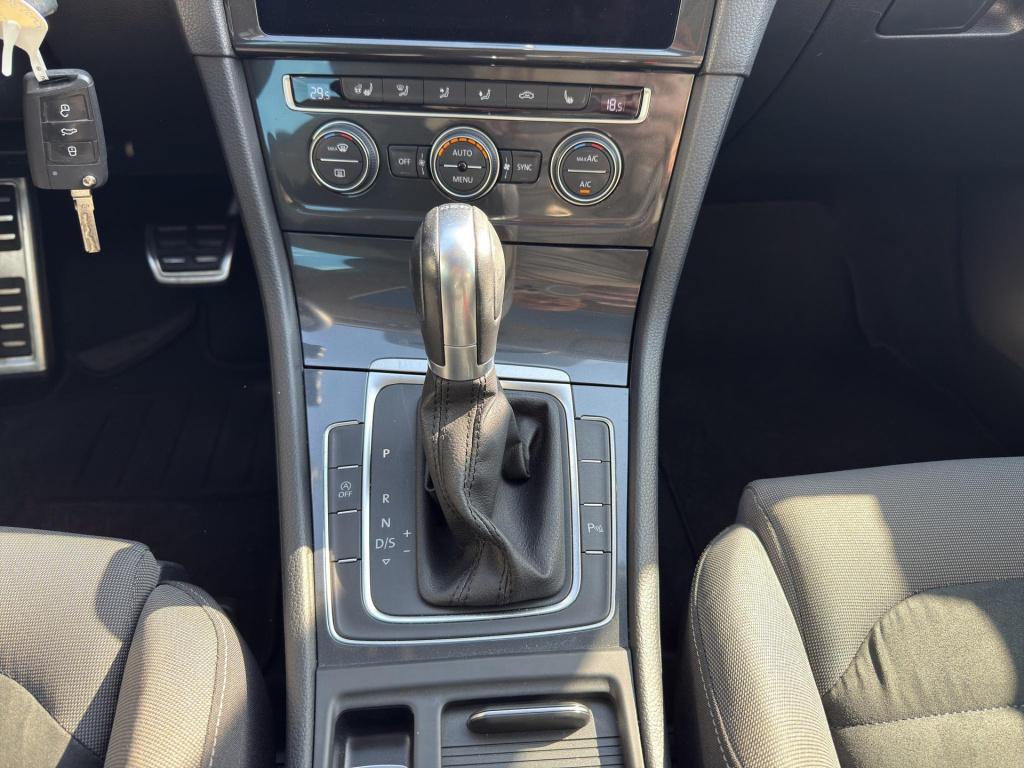 Volkswagen Golf 1.5 tsi highline business r pano | stoel/stuur verwarming |