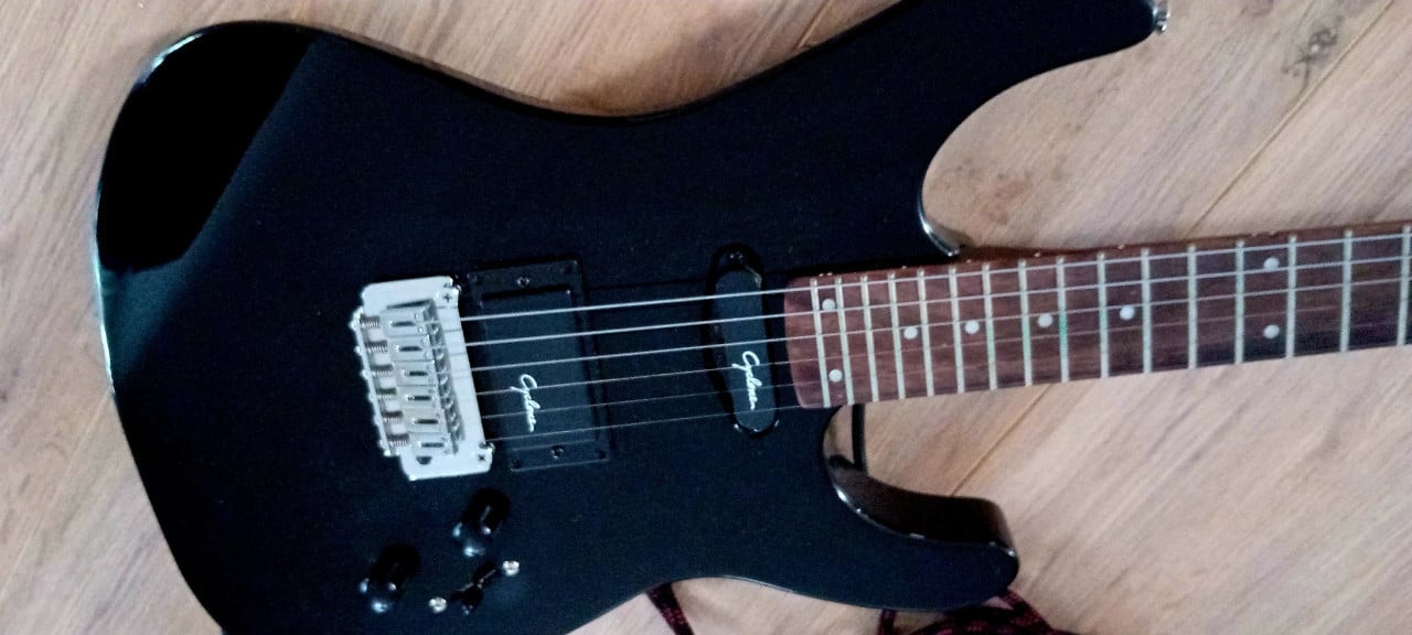 Cyclone Eks electrische gitaar. Gorilla GG-20 versterker