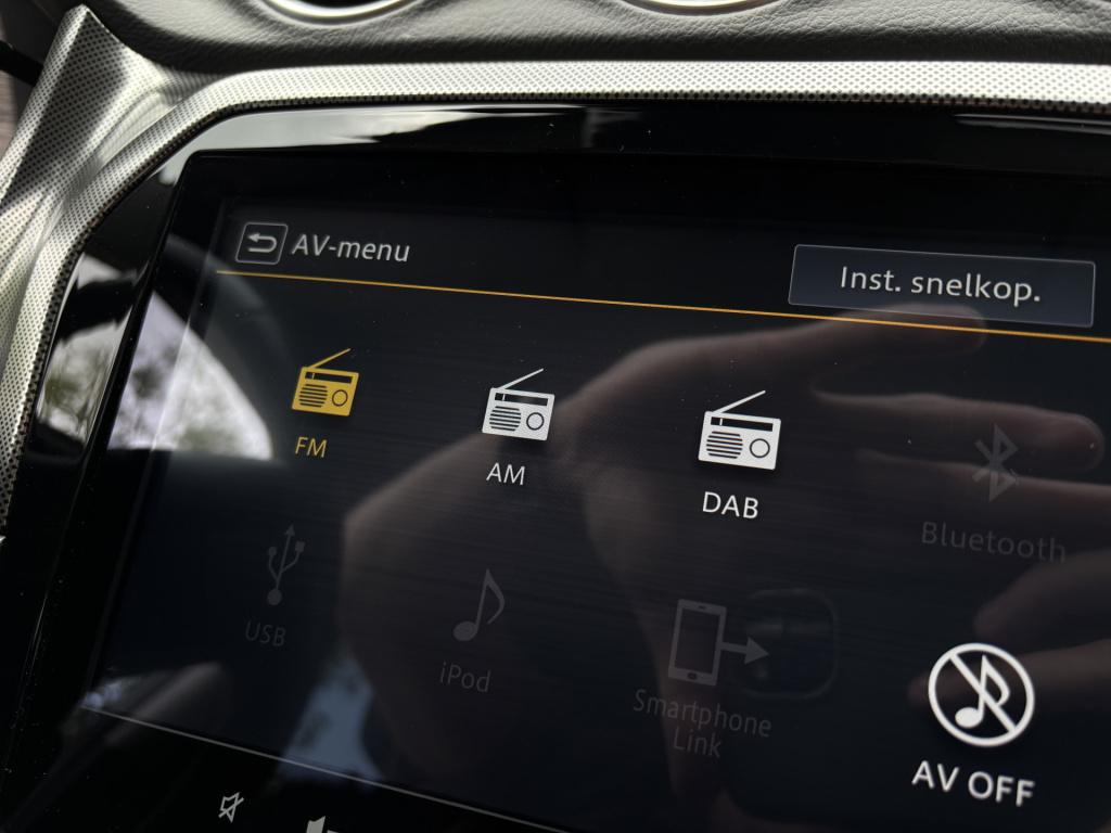 Suzuki Vitara 1.4 boosterjet style smart hybrid