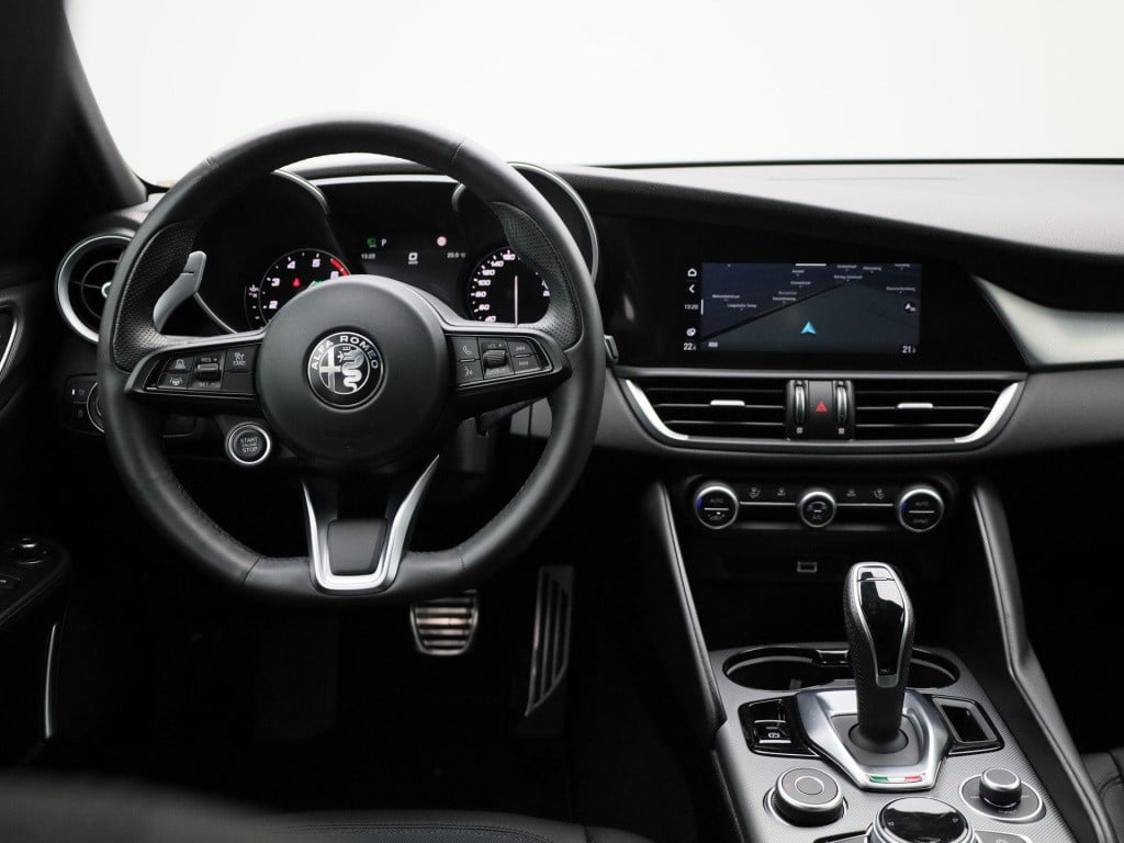 Alfa Romeo Giulia 2.0t sprint | lmv | automaat | parkeer sensoren | camera 