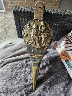 Leuke antieke houten en leren blaasbalg met koper, werkend...