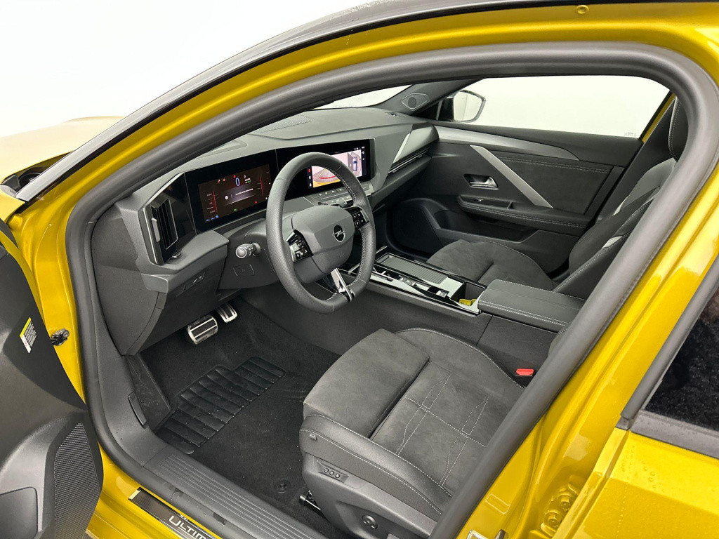 Opel Astra 1.6 turbo plug in hybrid ultimate | voorraadmodel | snel rijden 