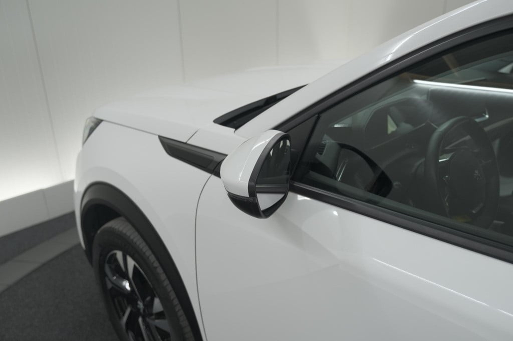 Peugeot 2008 puretech 130 allure | trekhaak | camera | navigatie | parkeers
