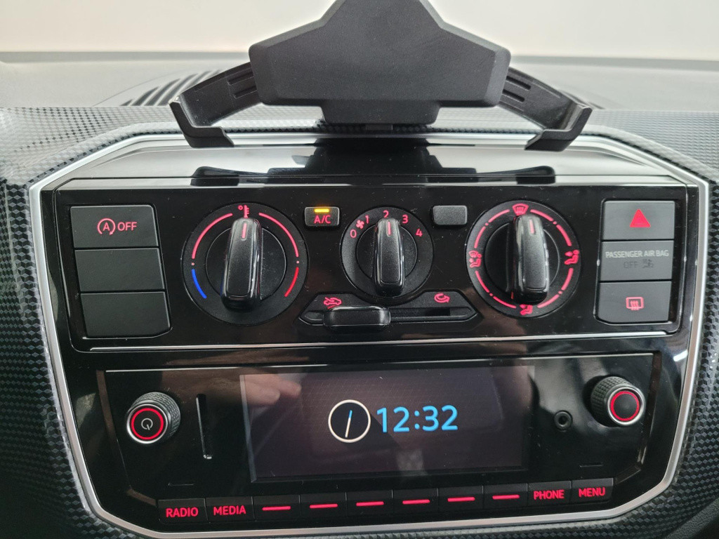 Volkswagen UP! 1.0 bmt | sportvelgen | zwart | airco | bluetooth audio | 5 