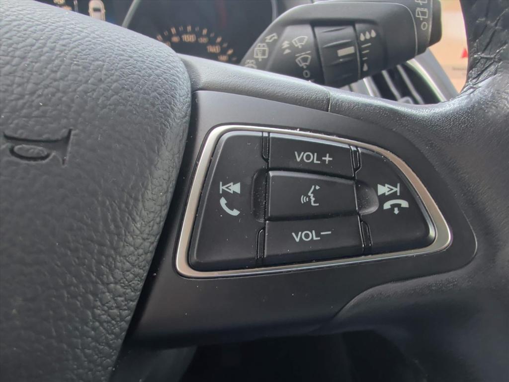Ford Focus 1.0 ecoboost 5-deurs titanium | carplay | trekhaak | nwe distrib