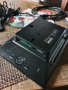 Zgan complete Sony DPF-D72W 7 inch digitale fotolijst in doos....