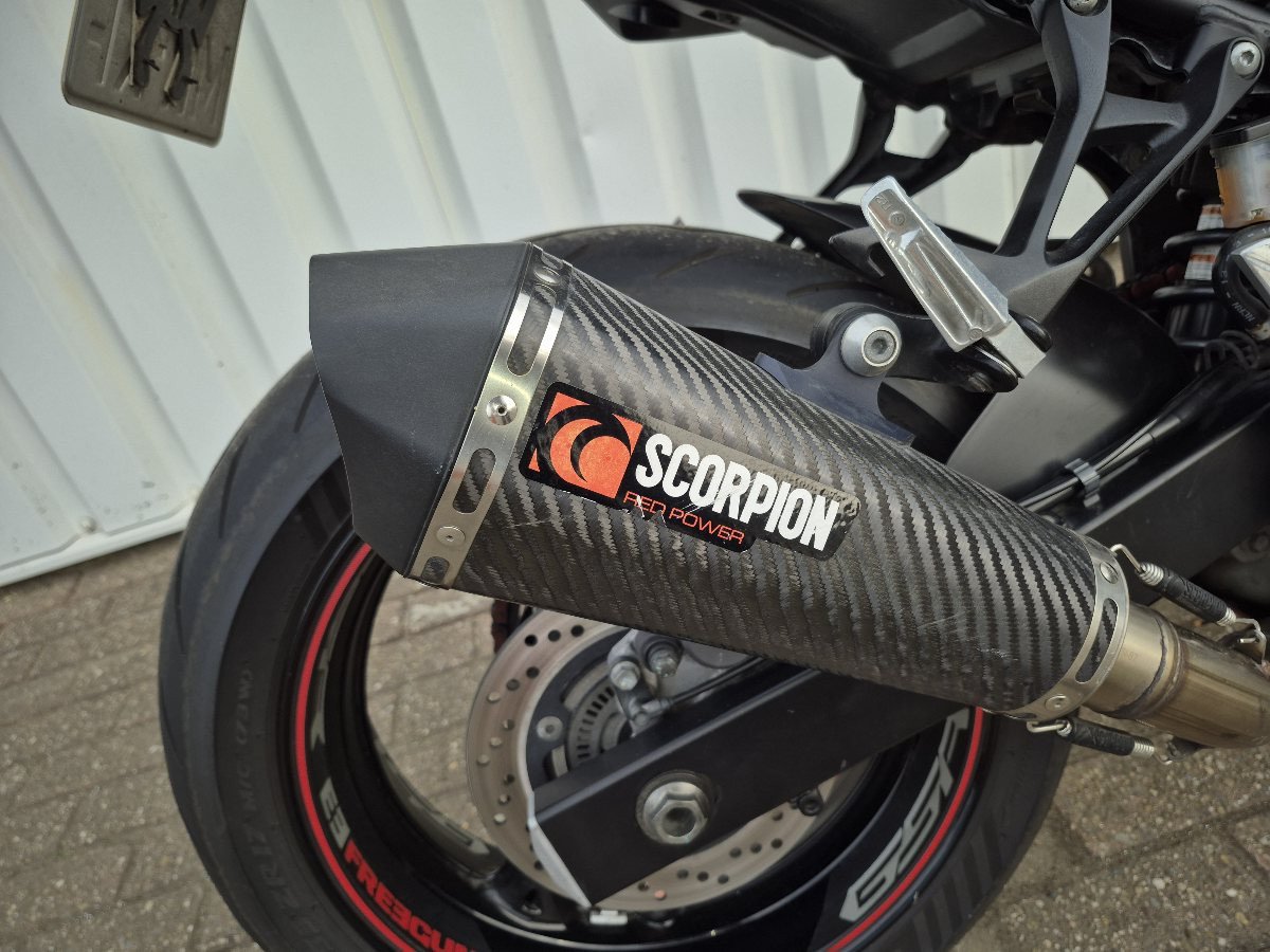 Suzuki GSR750 Freegun edition