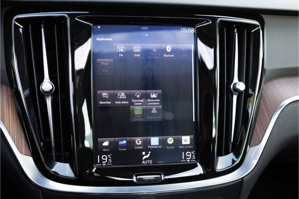 Volvo V60 2.0 t6 recharge awd business pro ✅pano✅acc✅leder