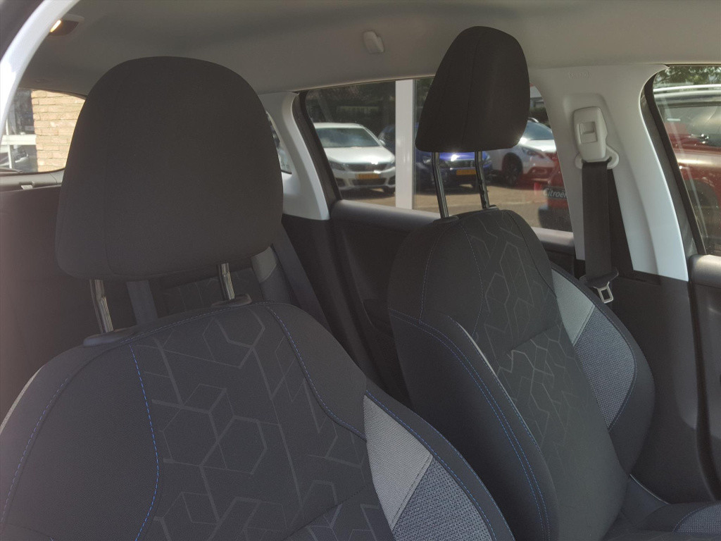 Peugeot 2008 1.2 puretech 82pk s&s style navigatie | airco | cruise control