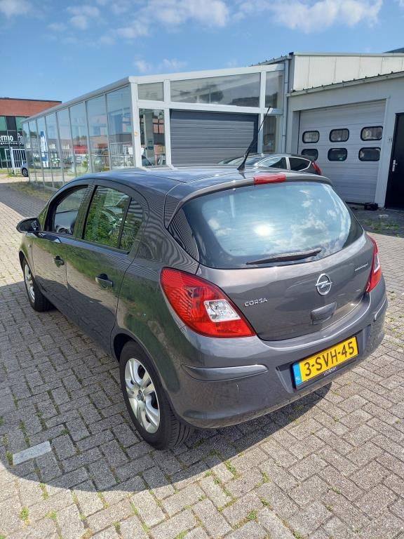 Opel Corsa 1.4-16v cosmo