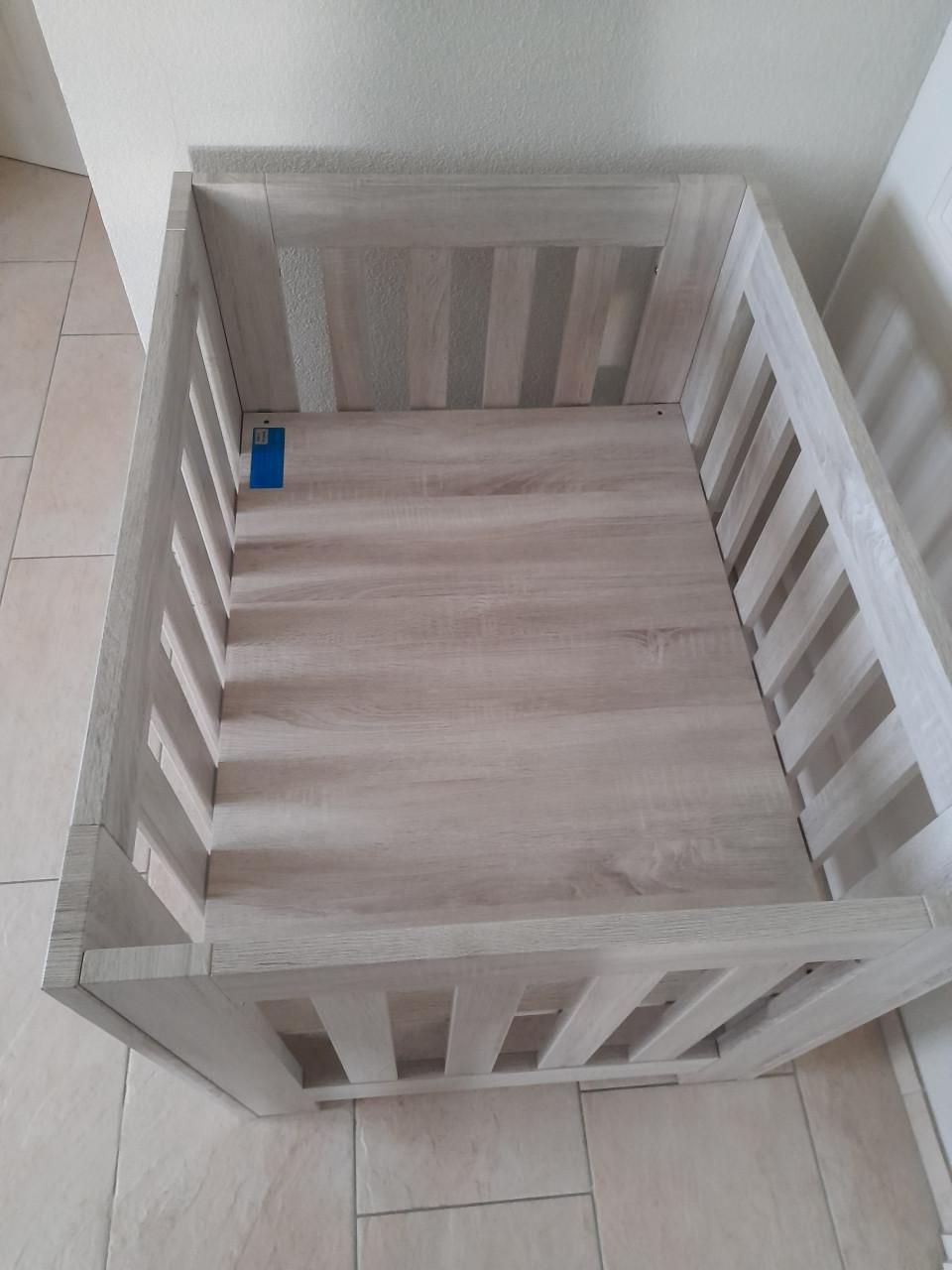 TWF box (in goede nette staat ) in hoogte verstelbaar!