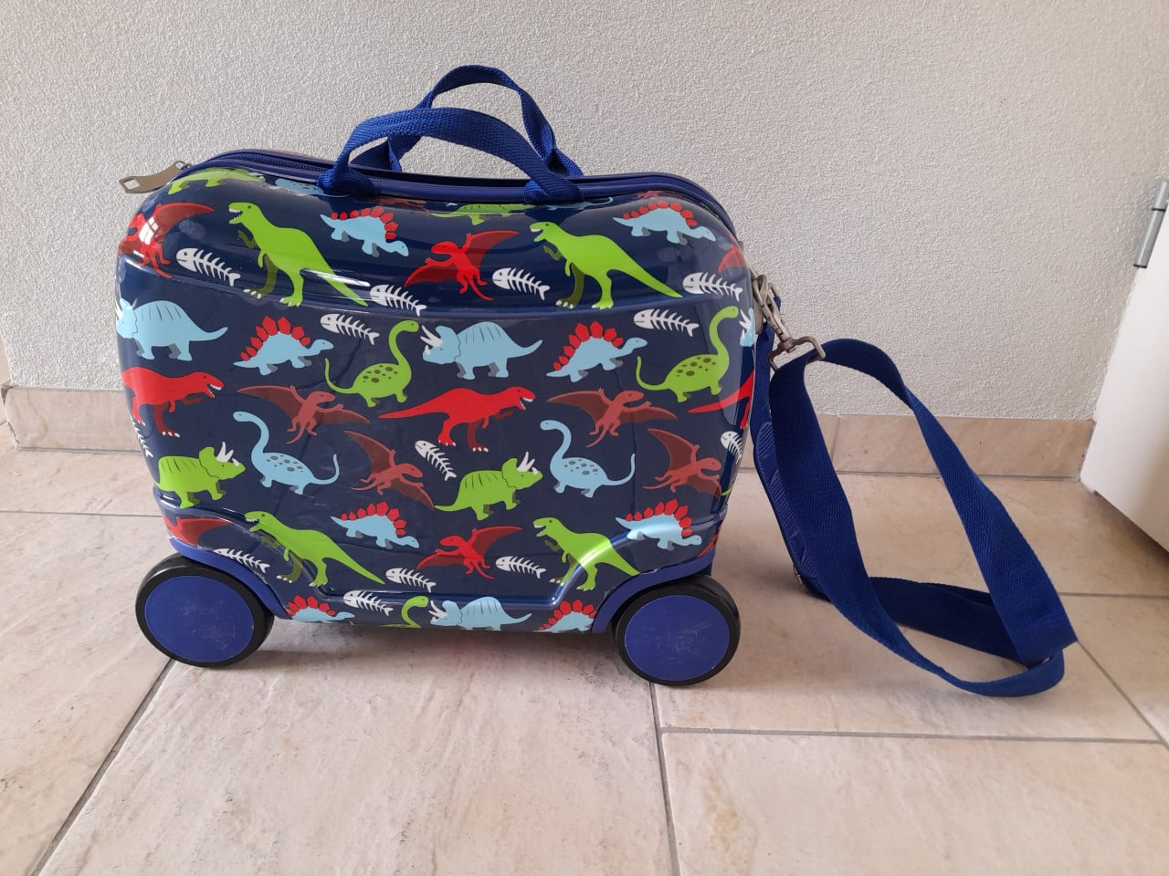 Leuke kinderkoffer DINO 20 x 40 x 30 (z.g.a.n.)