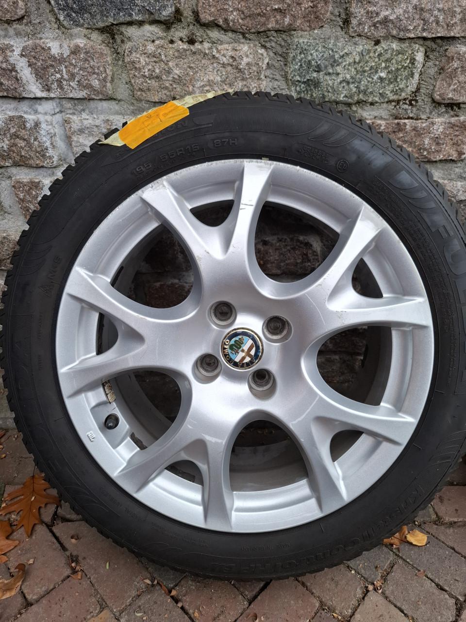 Autobanden met velg