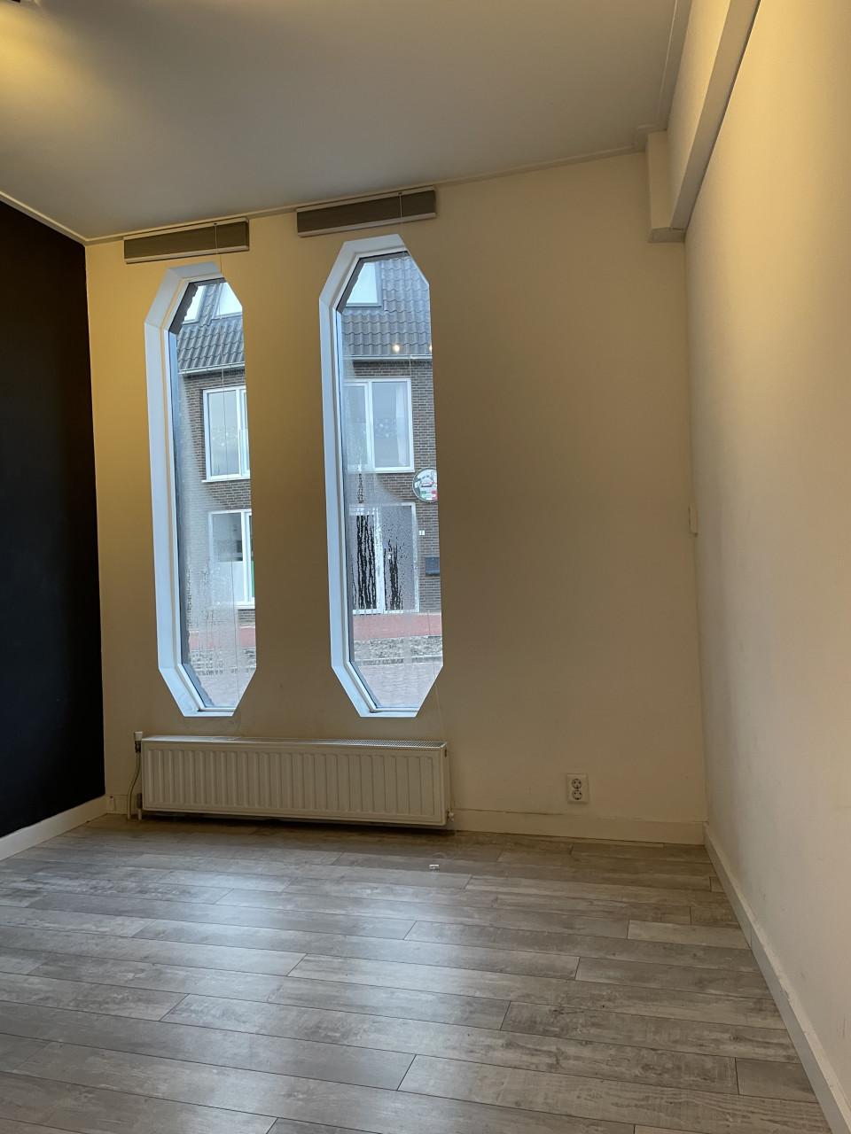 Bedrijfsruimte te Huur bij kapsalon/schoonh. salon