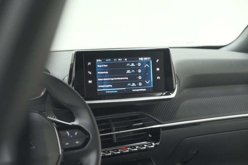 Peugeot 2008 puretech 130 active | camera | apple carplay | parkeersensoren