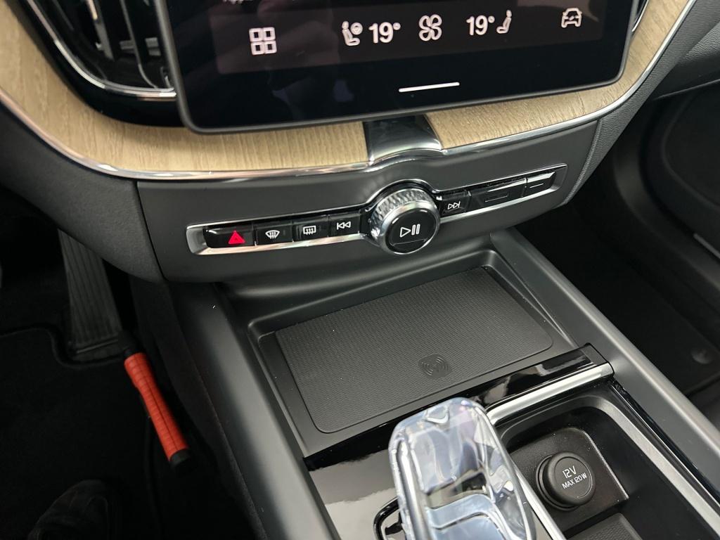 Volvo XC60 t6 398pk recharge ultra dark| full options!!!!!