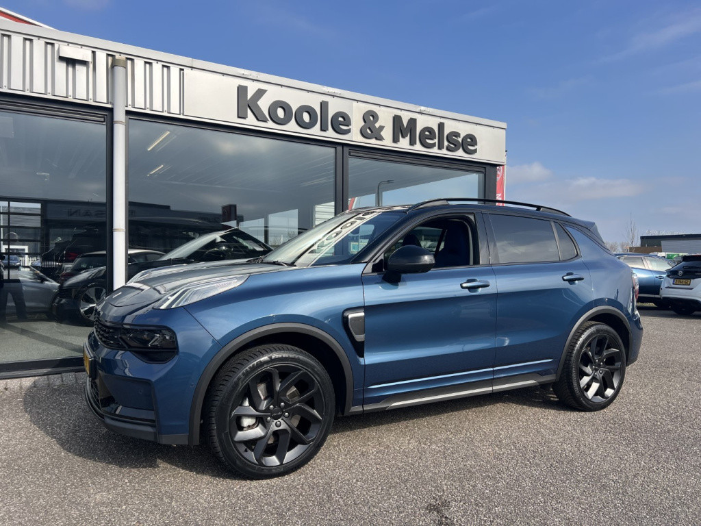 Lynk & Co 01 1.5 261pk plug in hybrid , zwarte velgen , panodak , 360 camer
