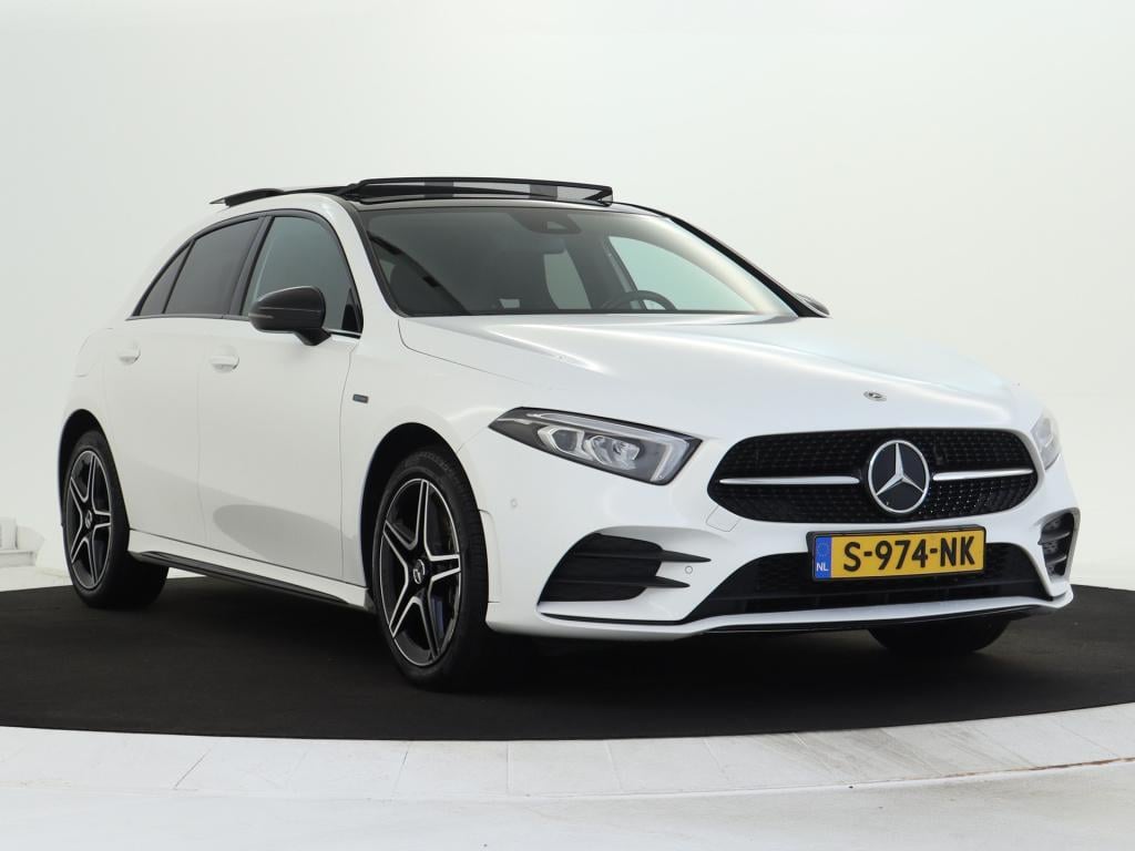 Mercedes-Benz A-Klasse 250 e premium plus | amg line | panoramadak | sfeerv