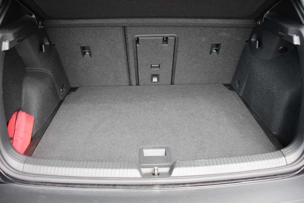 Volkswagen Golf 1.5 etsi r-line business | acc | pano. | camera | dab | sfe